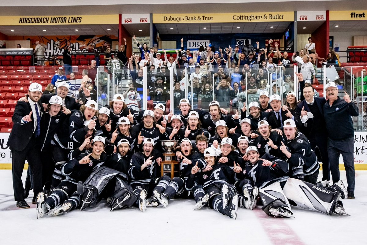 Hokejisté Farga po květnovém triumfu v USHL